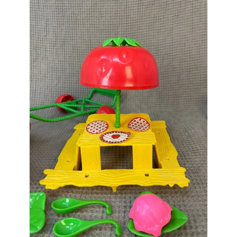 Vintage Strawberry Shortcake Snail Cart Playset Escargot Snail Vehicle 1980s toy